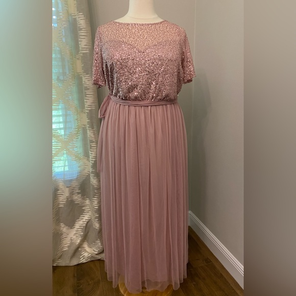 Plus Dress 💗 - Picture 3 of 3